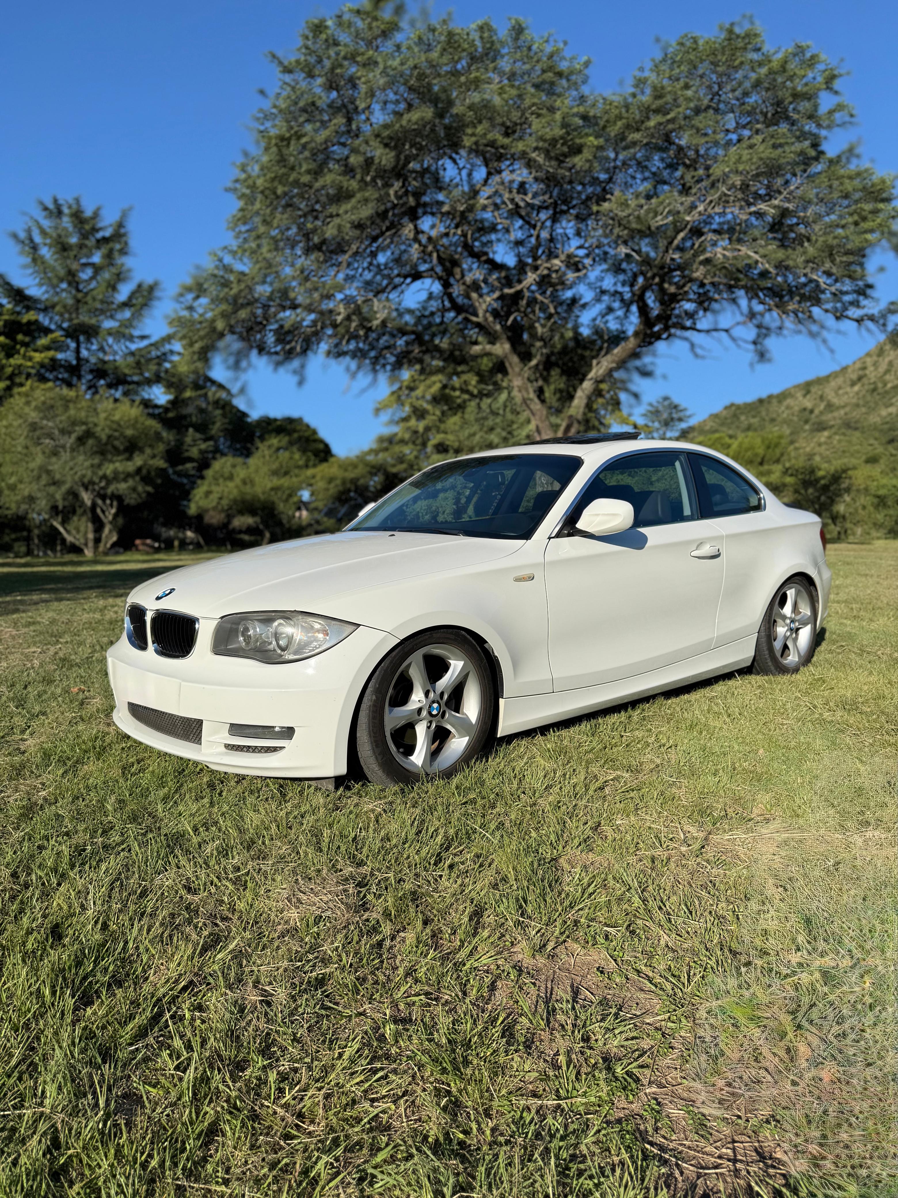 BMW 125i Coupé Executive 2011 — frente