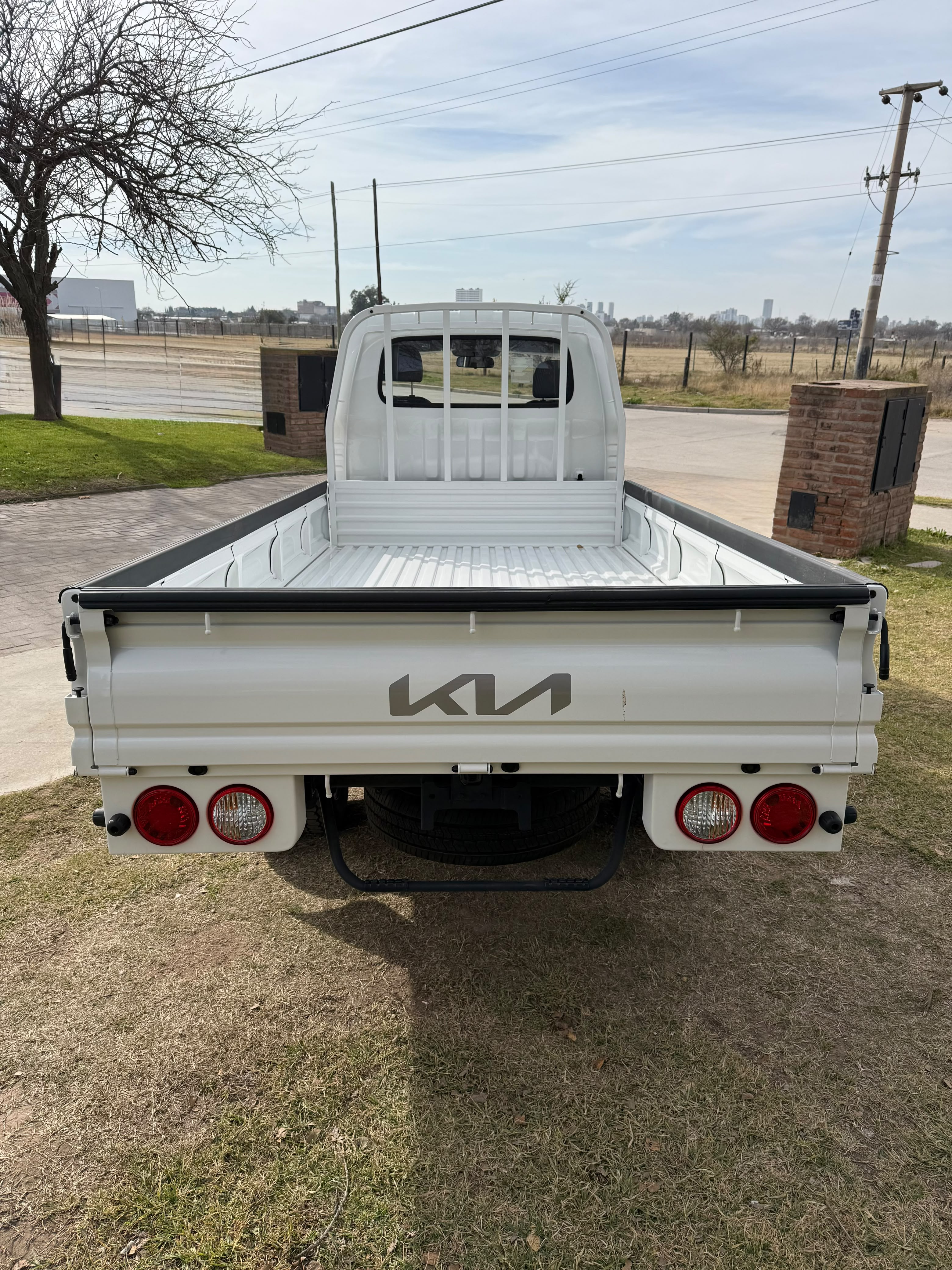Kia K2500 2.5 TDi 0km — frente
