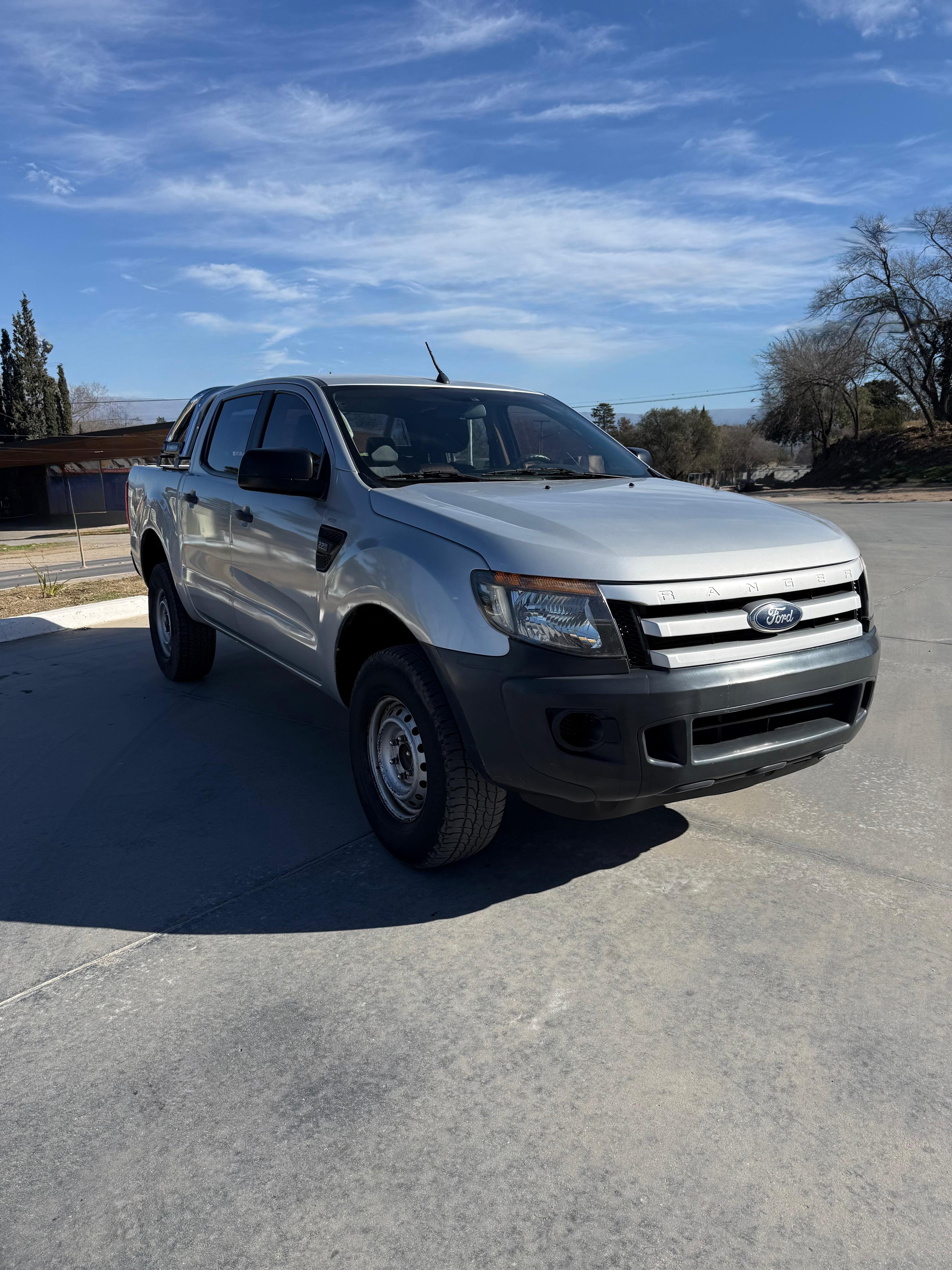 Ford Ranger 2.2 TDi XL 4x2 2014 — frente
