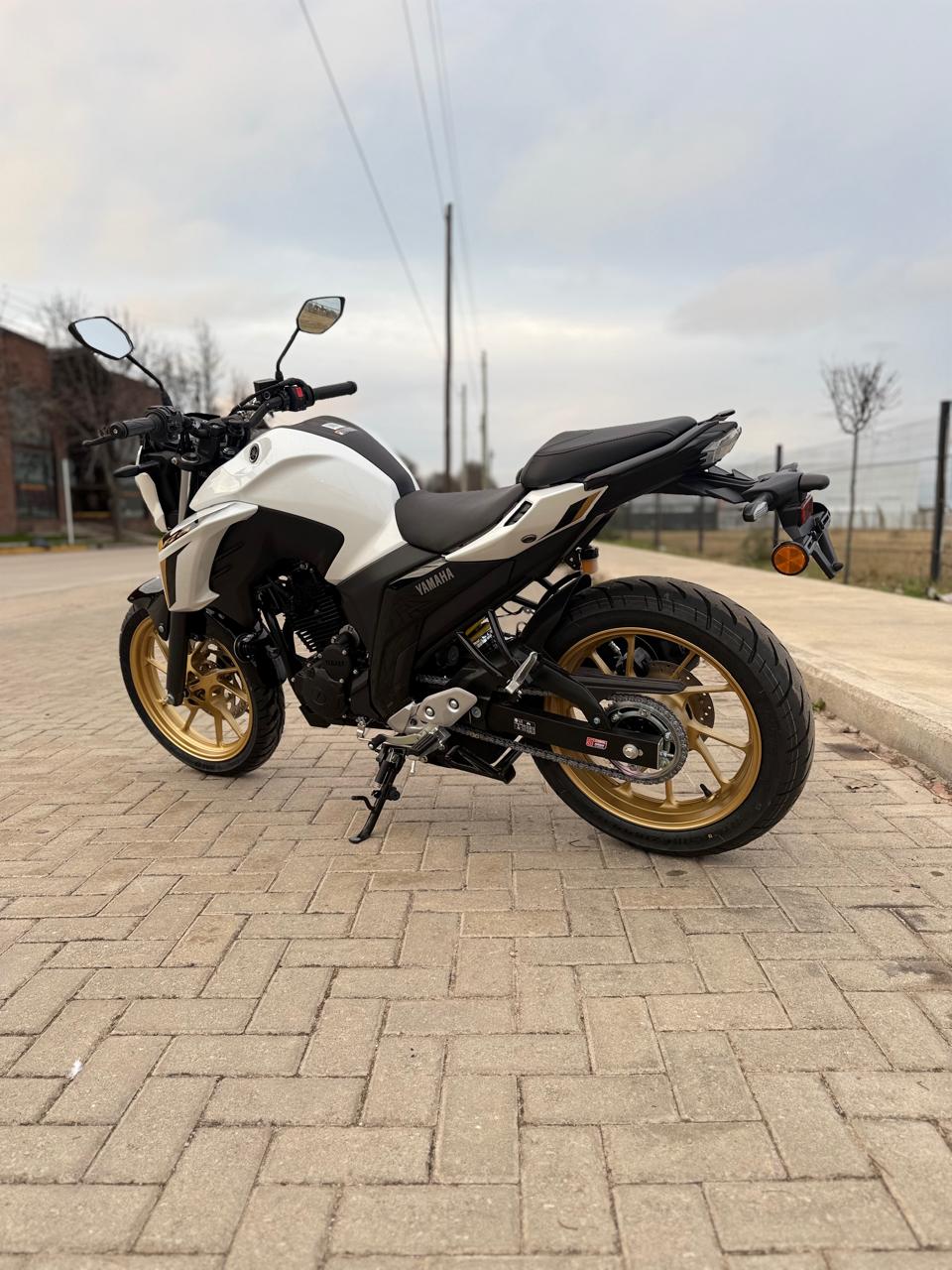 Yamaha FZ