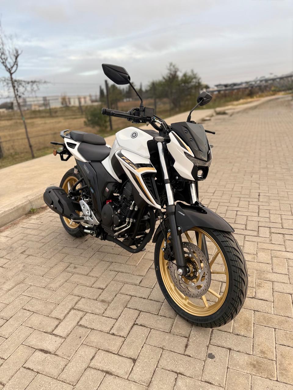 Yamaha FZ