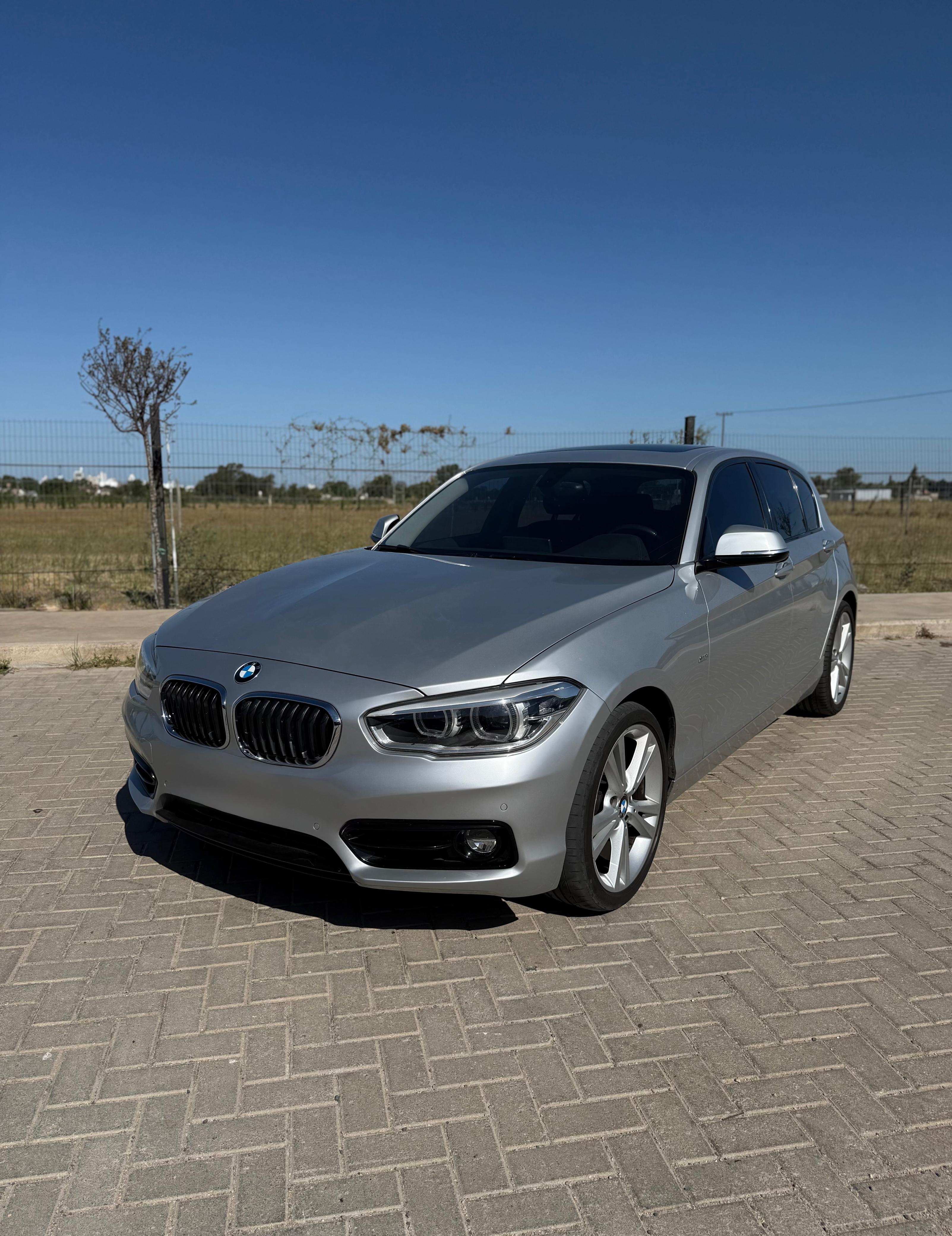 BMW 120i Sport 2018 — frente