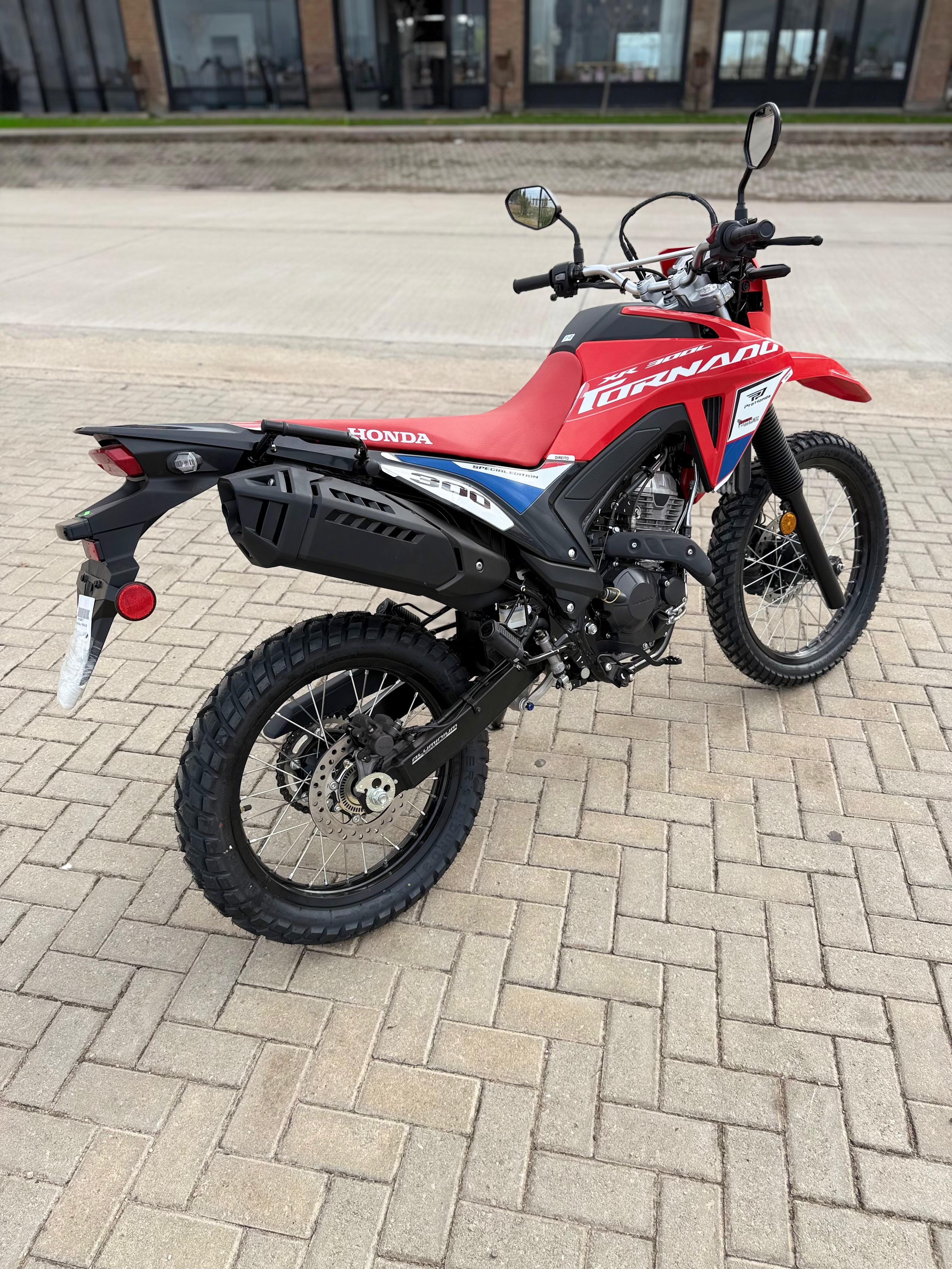 Honda XR 300 Tornado 0km — frente