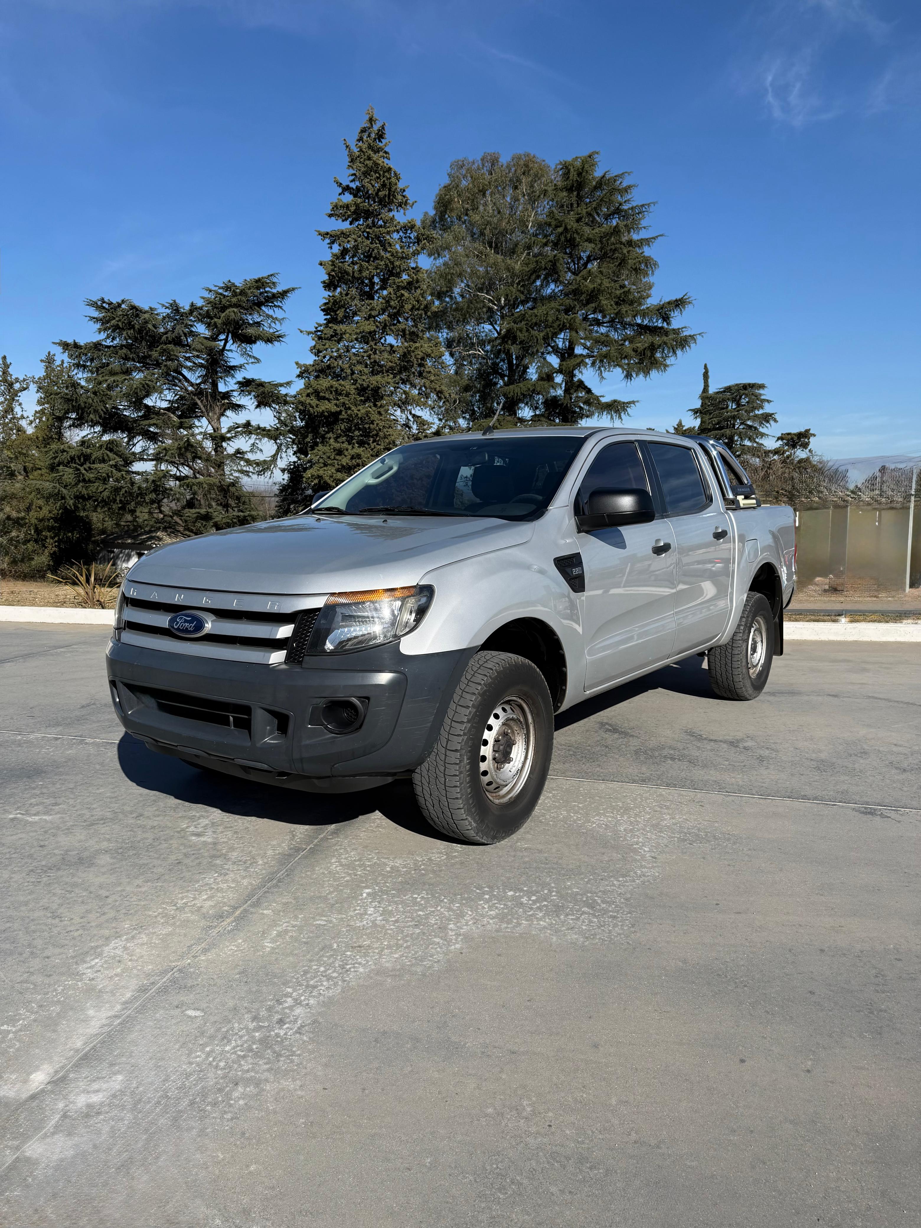 Ford Ranger 2.2 TDi XL 4x2 2014 — lateral