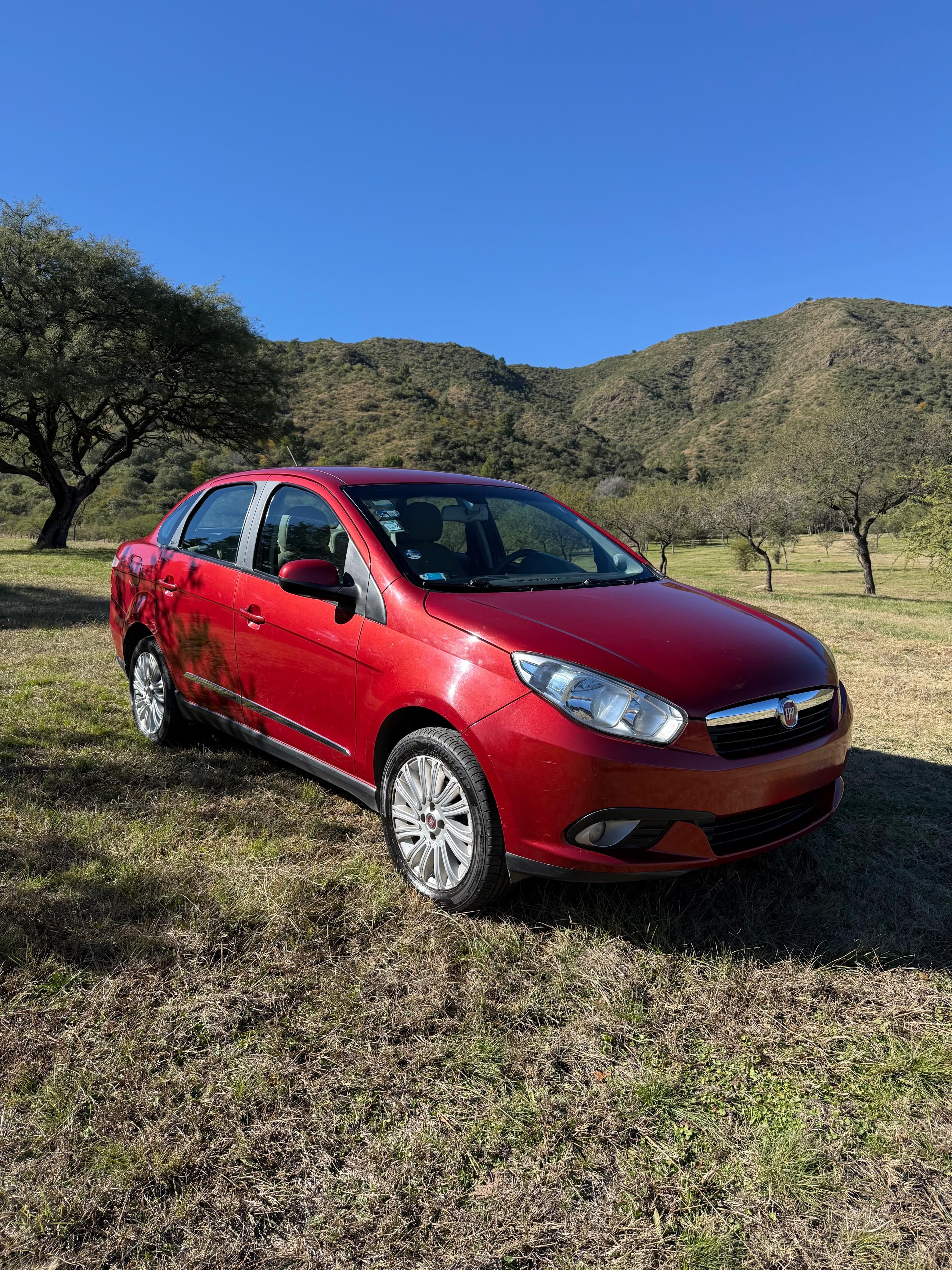 Fiat Grand Siena 1.6 Essence GNC 2015 — frente