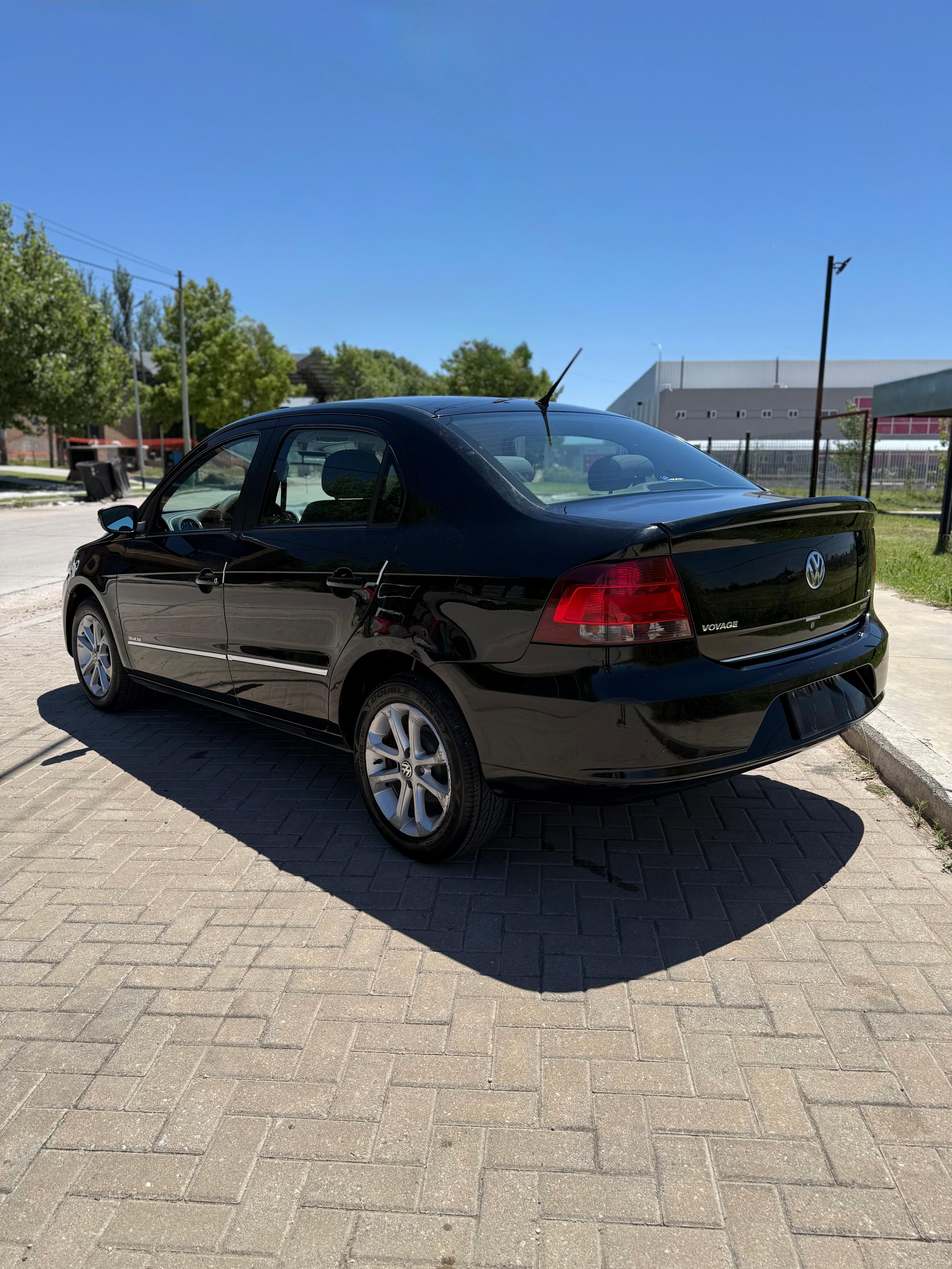 Volkswagen Voyage 1.6 Highline 2011 — frente
