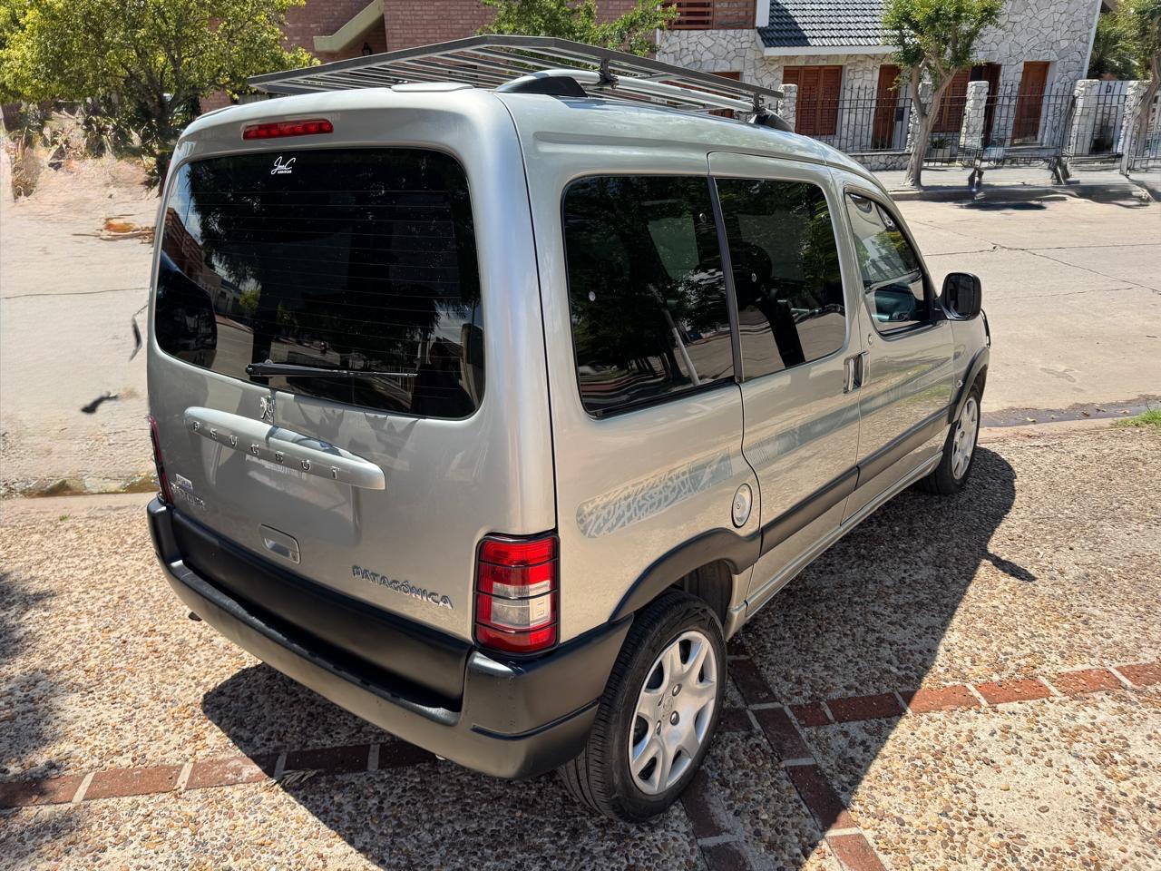 Peugeot Partner Patagónica 1.6 VTC 2PL 2014 — frente