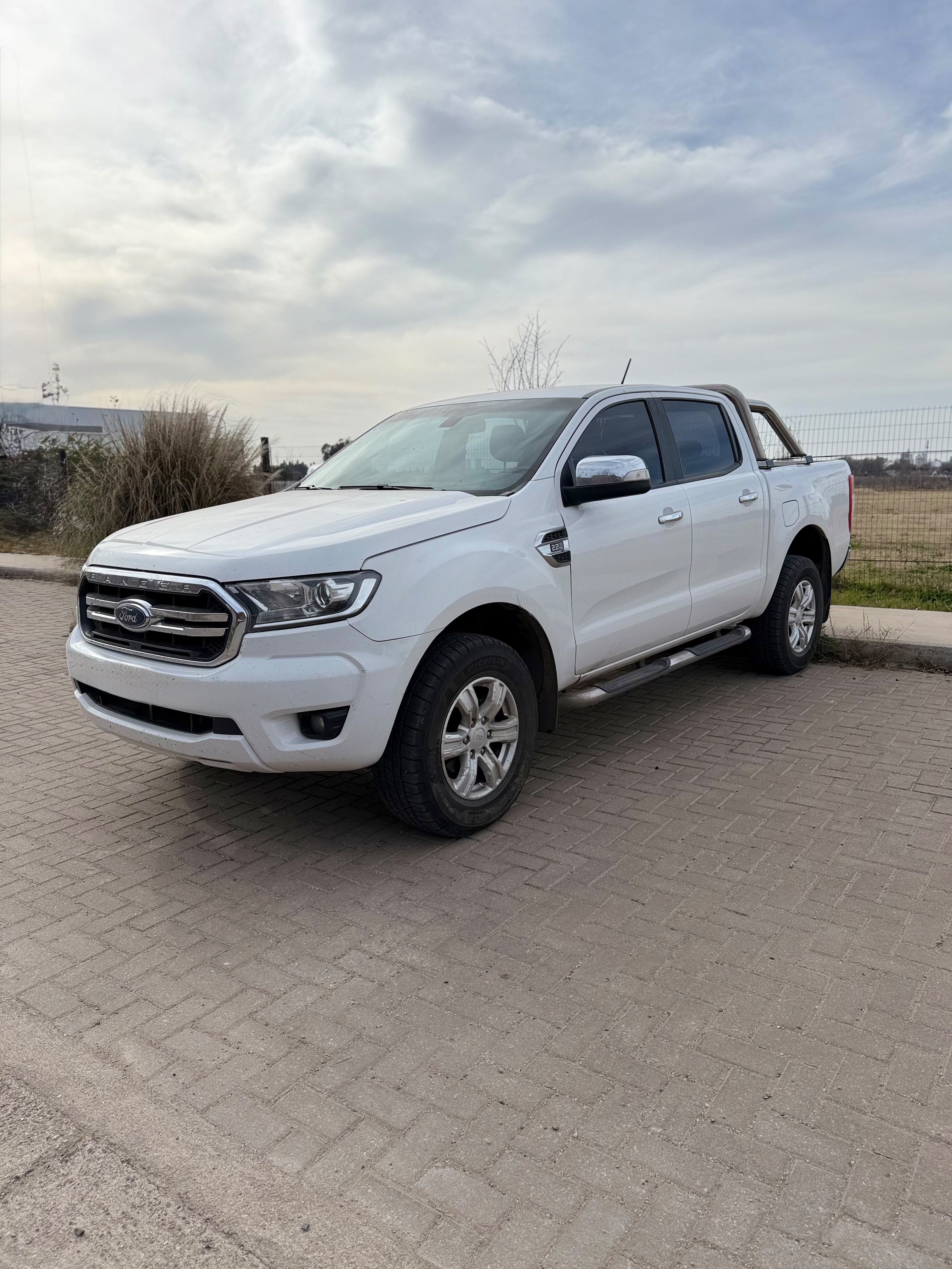 Ford Ranger 2.2 TDi XLT 4x2 AT 2023 — lateral