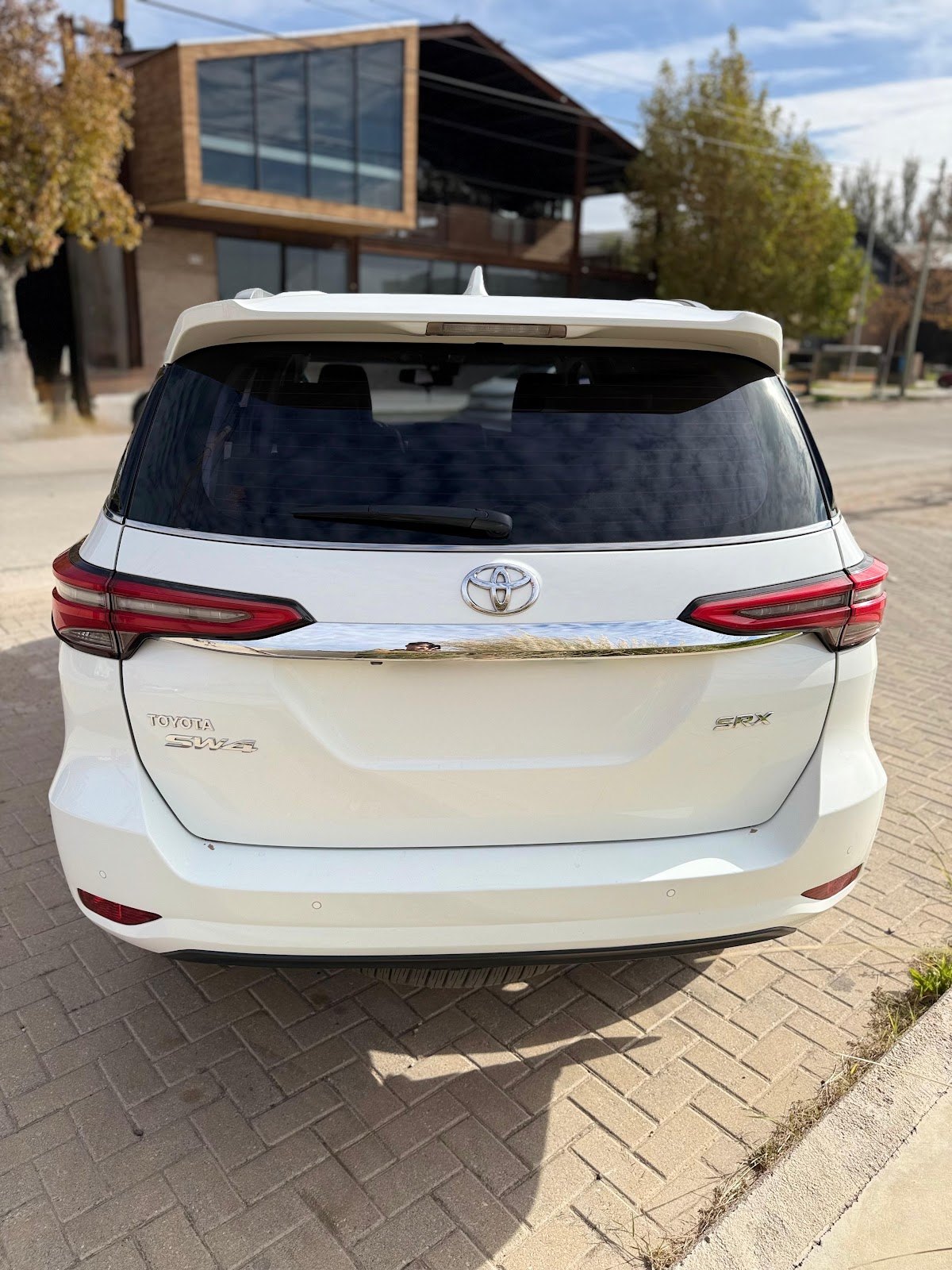 Toyota SW4 2.8 SRX 4x4 AT 2022 — trasera