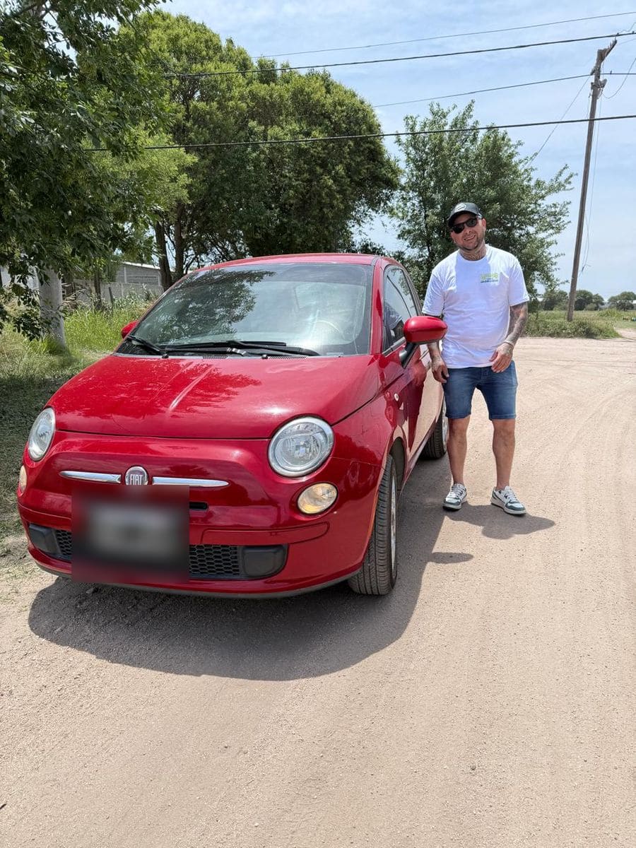 Cliente de AUTO VIEW con su Fiat 500