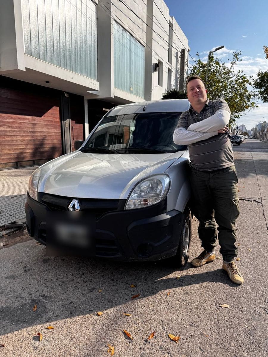 Cliente de AUTO VIEW con su Renault Kangoo