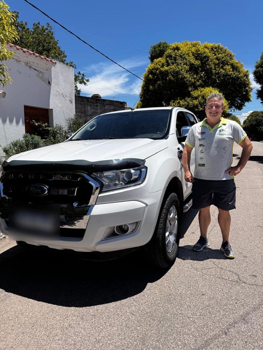 Cliente de AUTO VIEW con su Ford Ranger