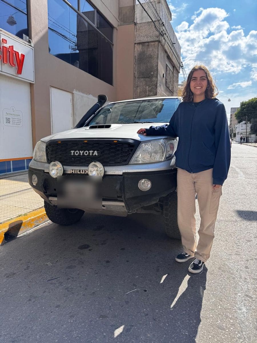 Cliente de AUTO VIEW con su Toyota Hilux