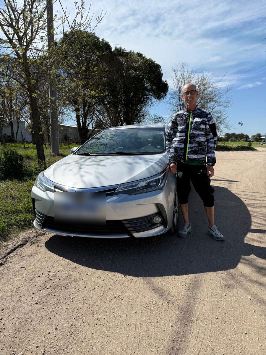Cliente de AUTO VIEW con su Toyota Corolla
