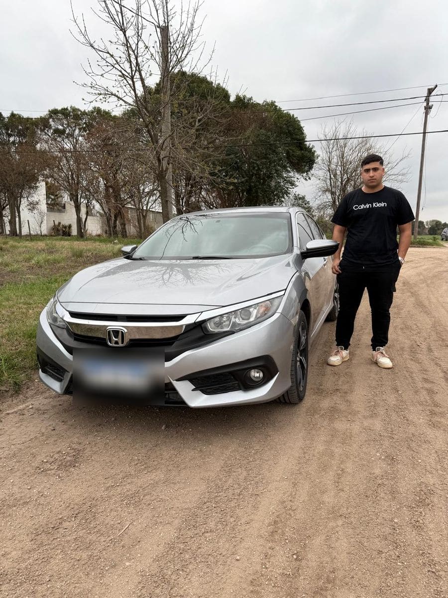 Cliente de AUTO VIEW con su Honda Civic
