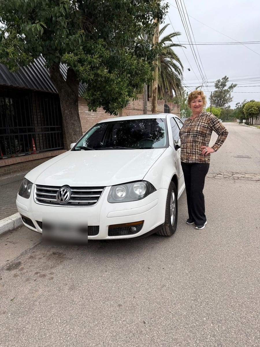 Cliente de AUTO VIEW con su Volkswagen Gol