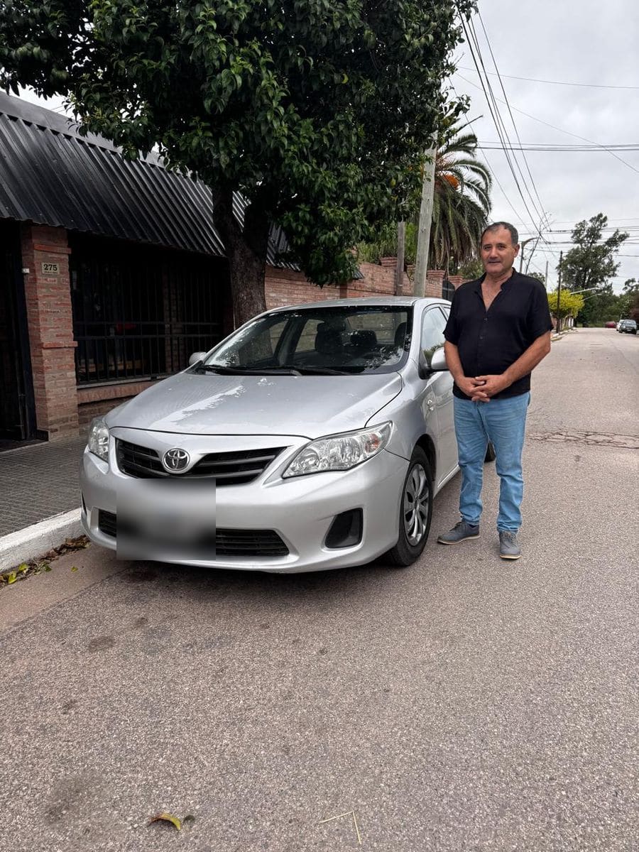 Cliente de AUTO VIEW con su Toyota Corolla