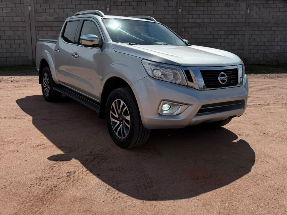 Nissan Frontier 2.3 LE 4x4 AT 2020 — frente